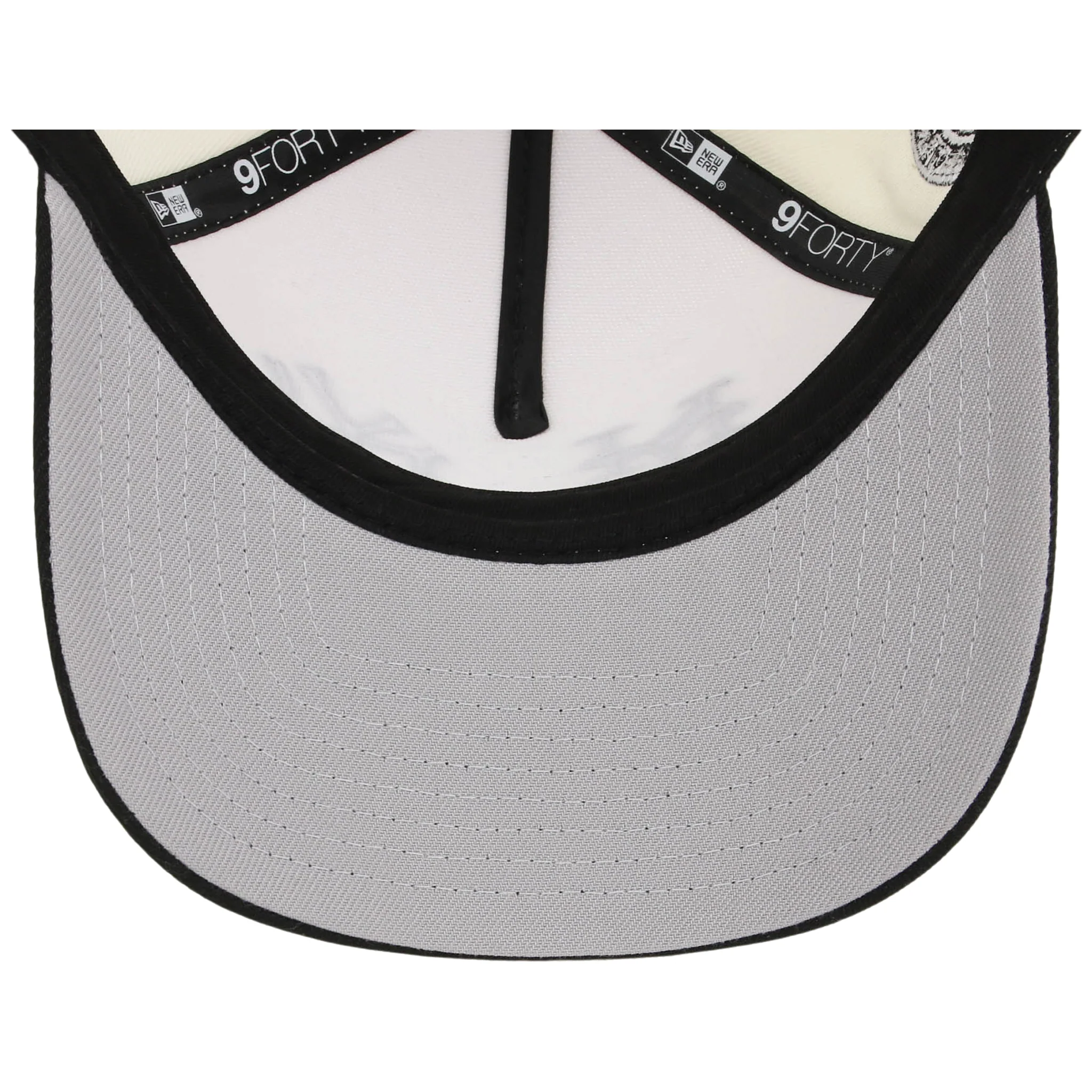 New York Yankees - New York Crown the City -  Double Whammy  New Era 9FORTY - Chrome/Black - Image 2