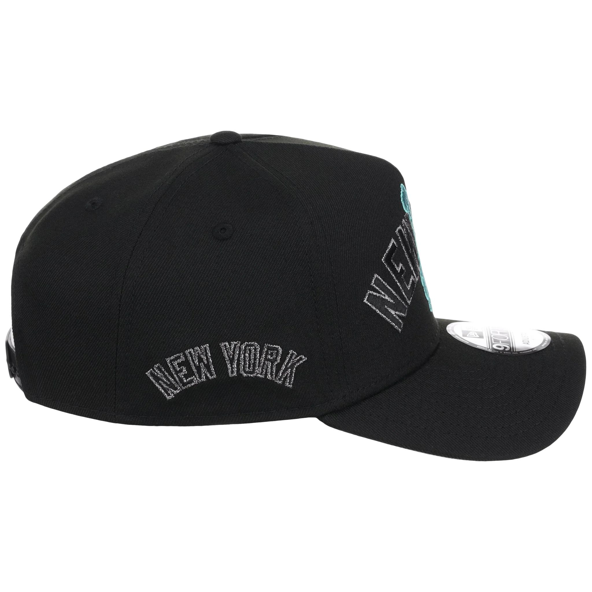 New York Yankees - New York Crown the City -  Liberty  New Era 9FORTY - Black/Black - Image 3